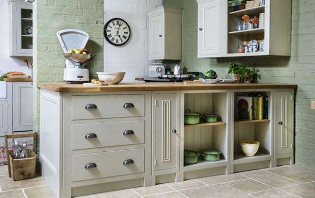 Simple strong styling, bold warm colours Simple strong styling, bold warm colours